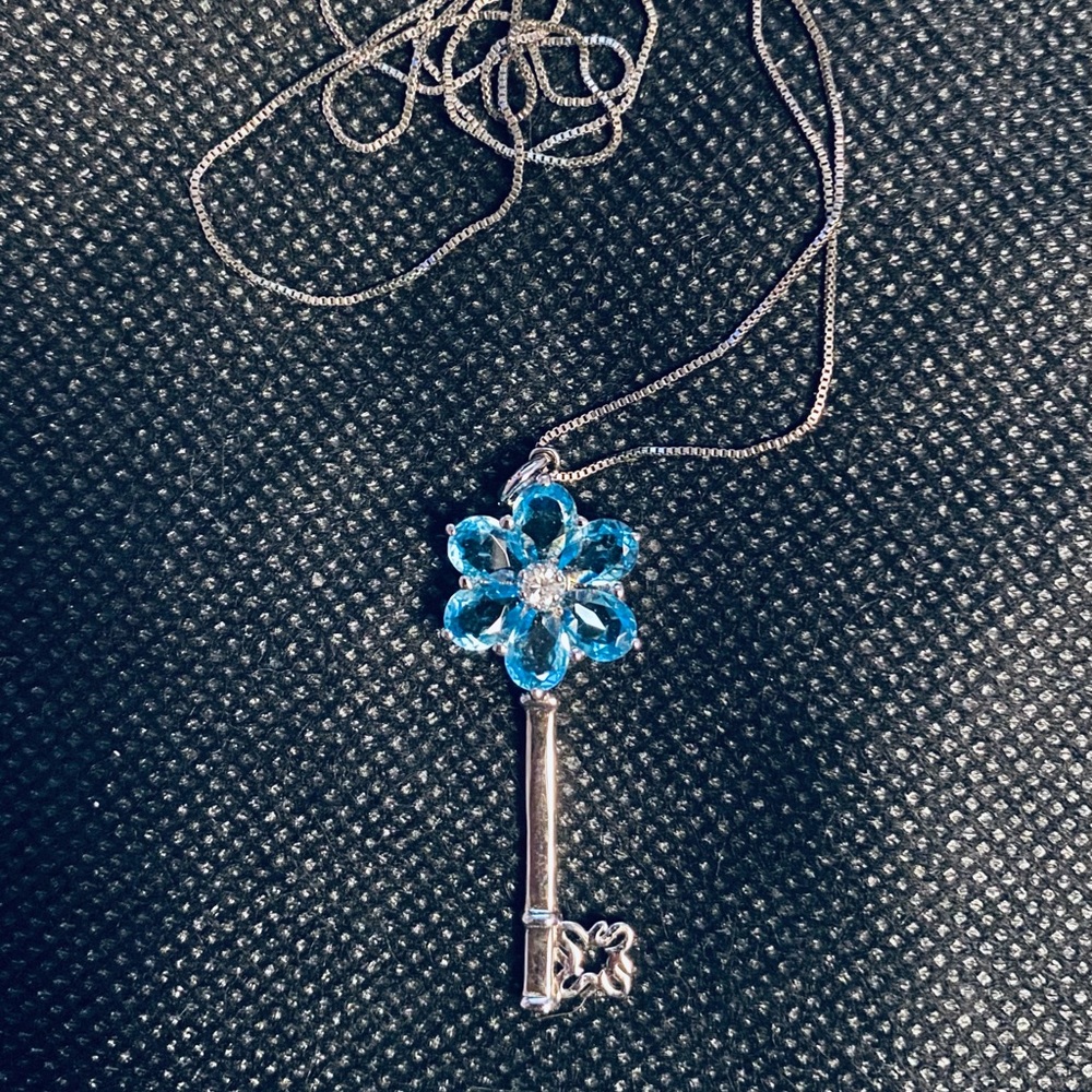 Simply Vera Vera Wang crystal flower key necklace